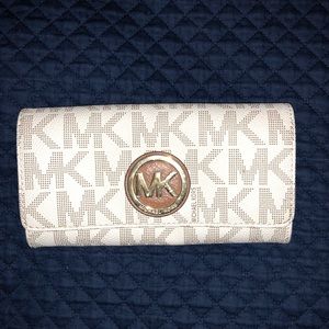 Michael Kors Signature Fulton Vanilla Wallet